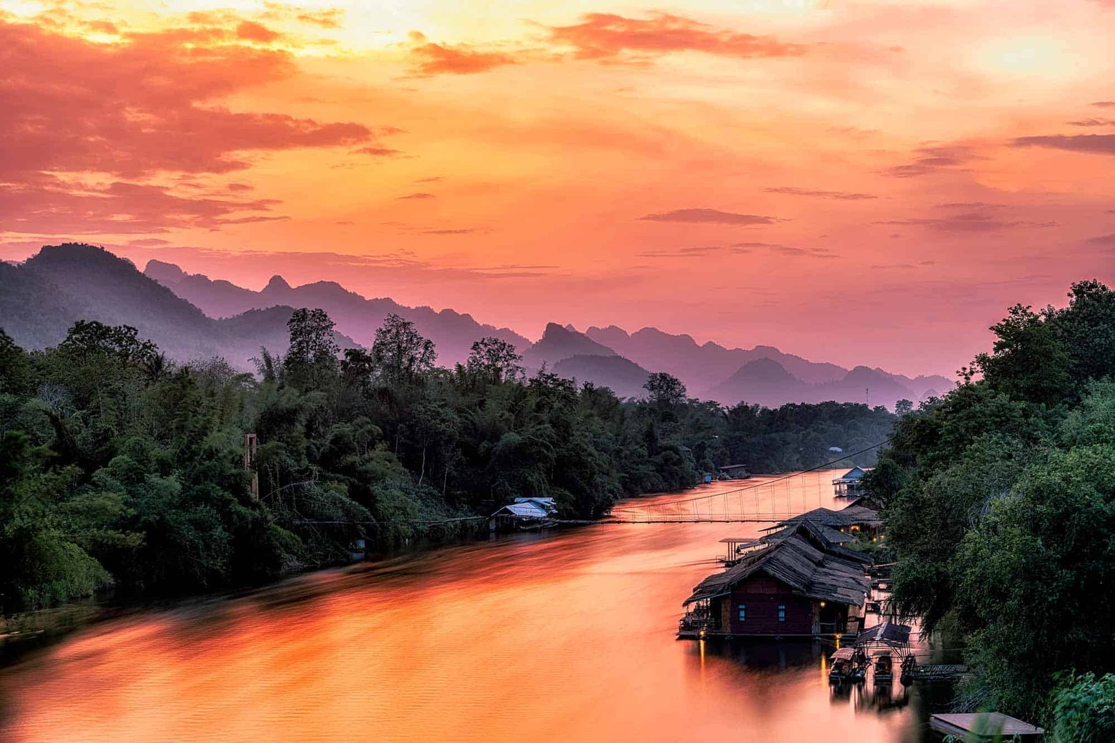 Fiume kwai a kanchanaburi in questo Tour Privato Kanchanaburi e Erawan