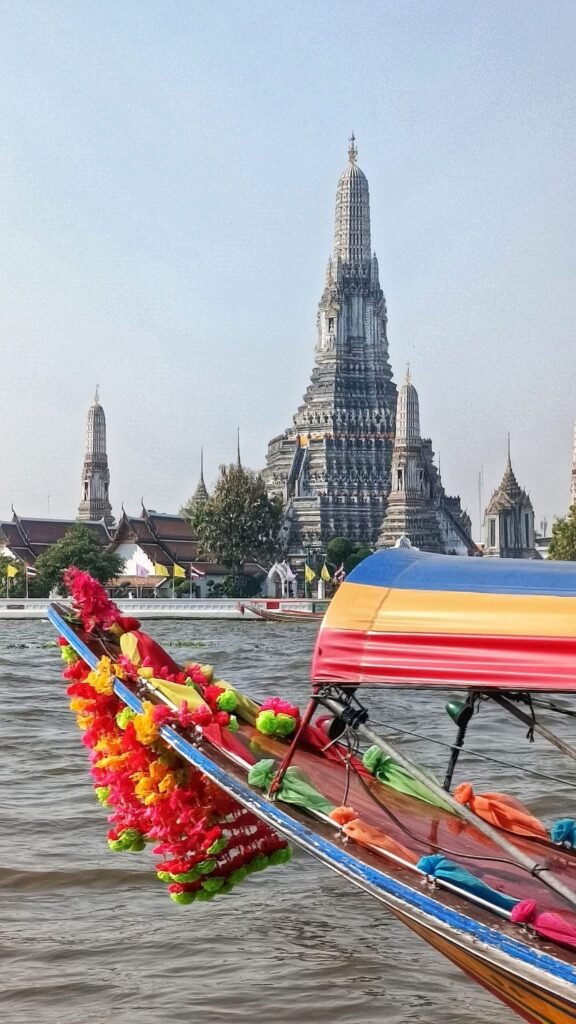 wat arun dal fiume , a Bangkok l'essenza della Thailandia