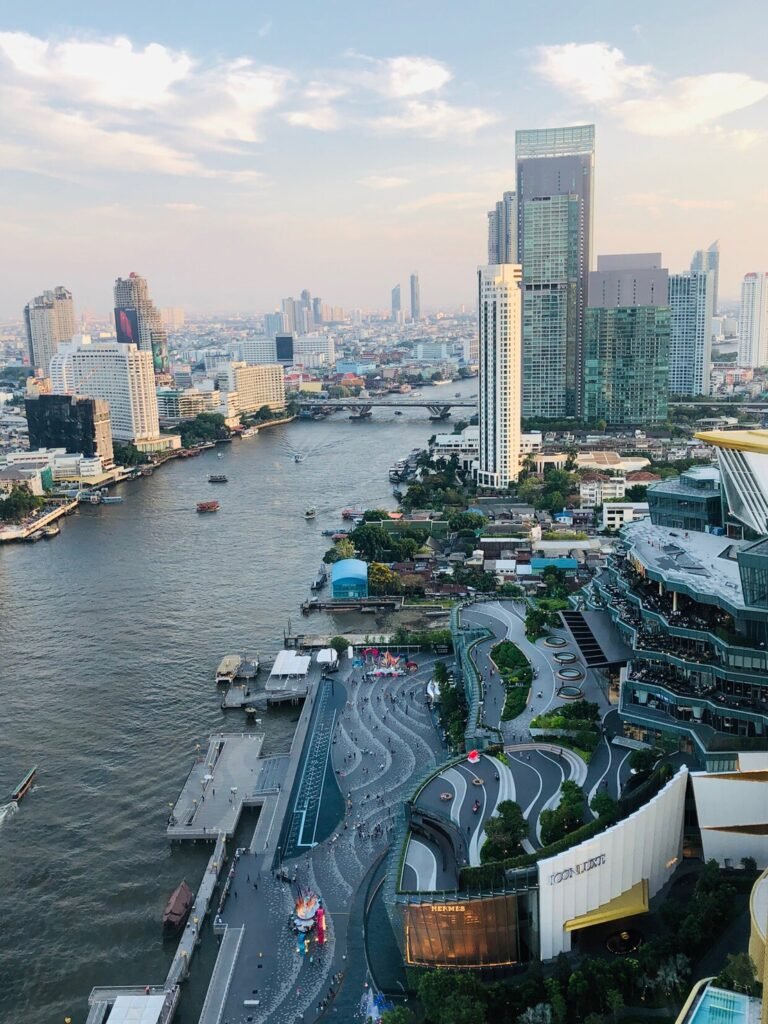 vista dei grattacilei sul Chao Phraya River