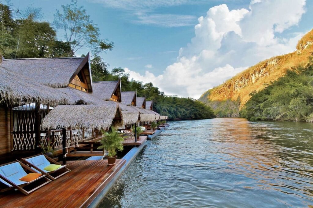 Scoprire la Provincia di Kanchanaburi l'ideale è dormire sul fiume kwai in un resort di classe