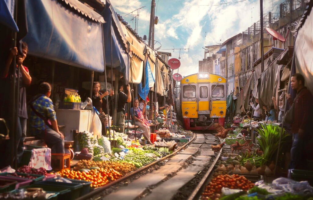 Maeklong Railway Market, il mercato del treno, Tour Privato dei mercati in italiano