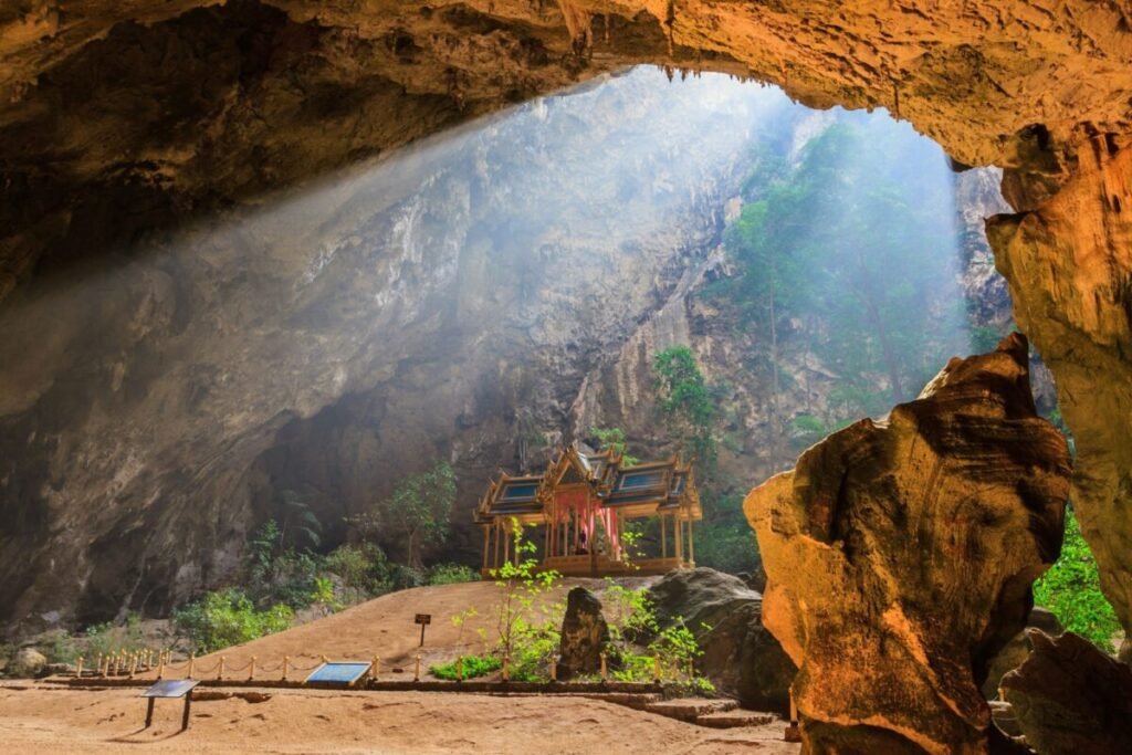 Grotta di Phraya Nakhon