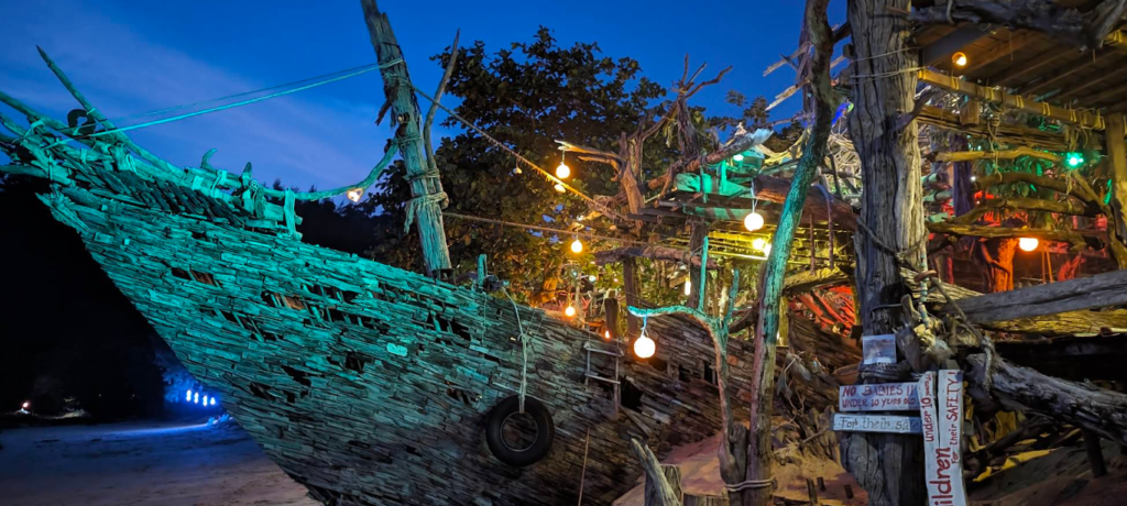 Hippy Bar sulla spiaggia di Ao Khao Kwai