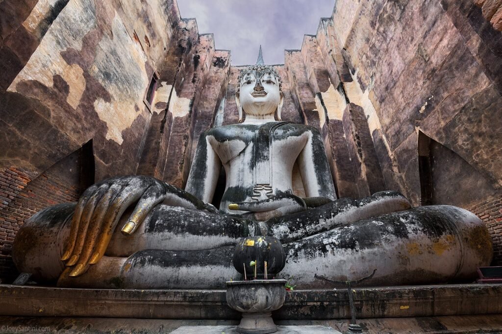 Wat Si Chum, Sukothai Storia e Templi