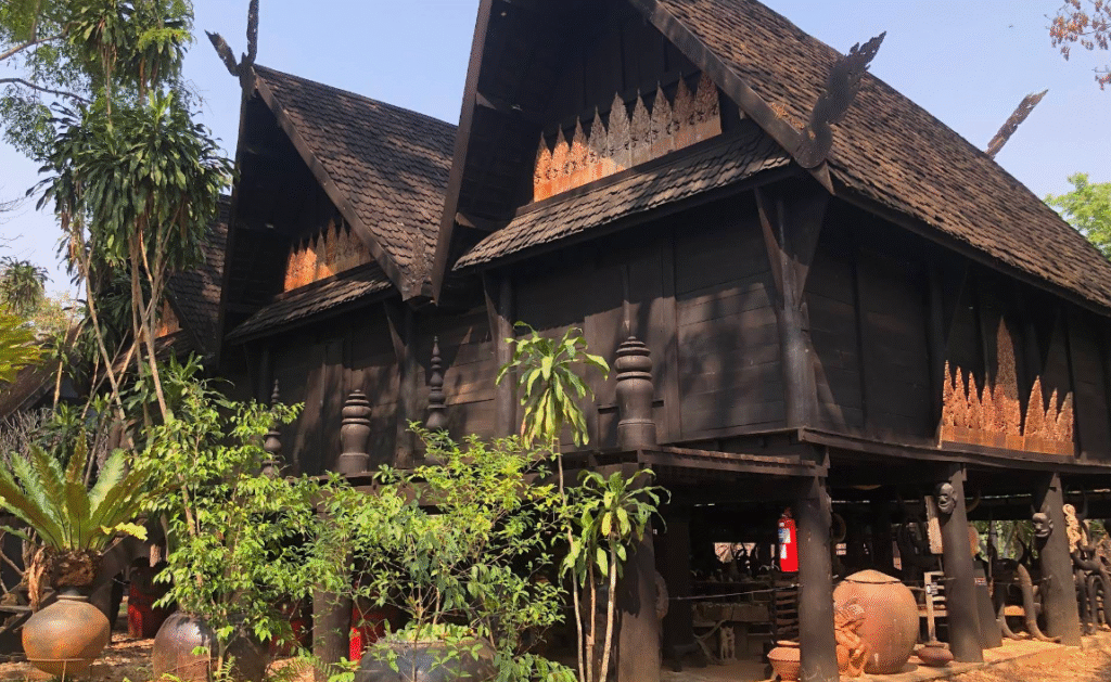 Baan Dam Museum, Tour Privato Chiang Rai