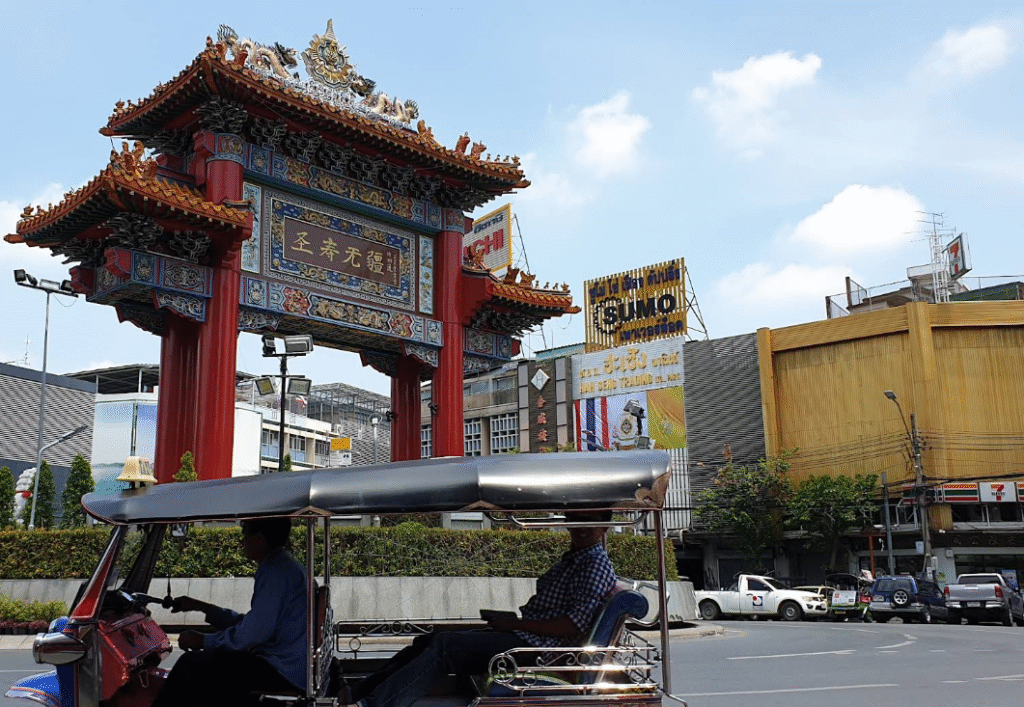 la porta di chinatown, Bangkok l'essenza della Thailandia