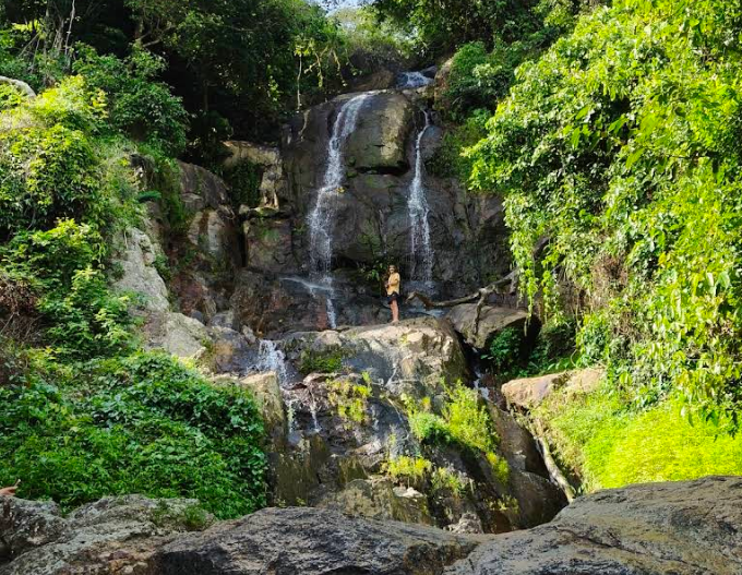Na Mueang waterfall