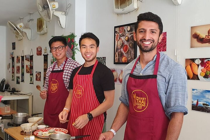 anche gi uomini alla Thai Cooking Class a Phuket