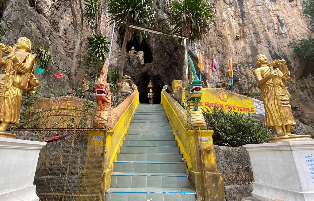 Wat Tham Phra (Buddha Cave Temple) ,Tour Privato Chiang Rai